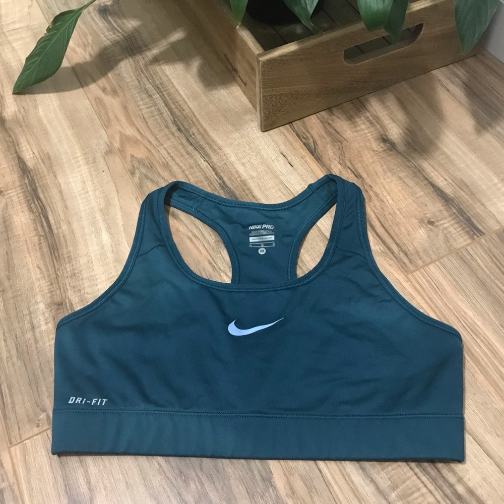NIKE Dry-fit sports bra 💚